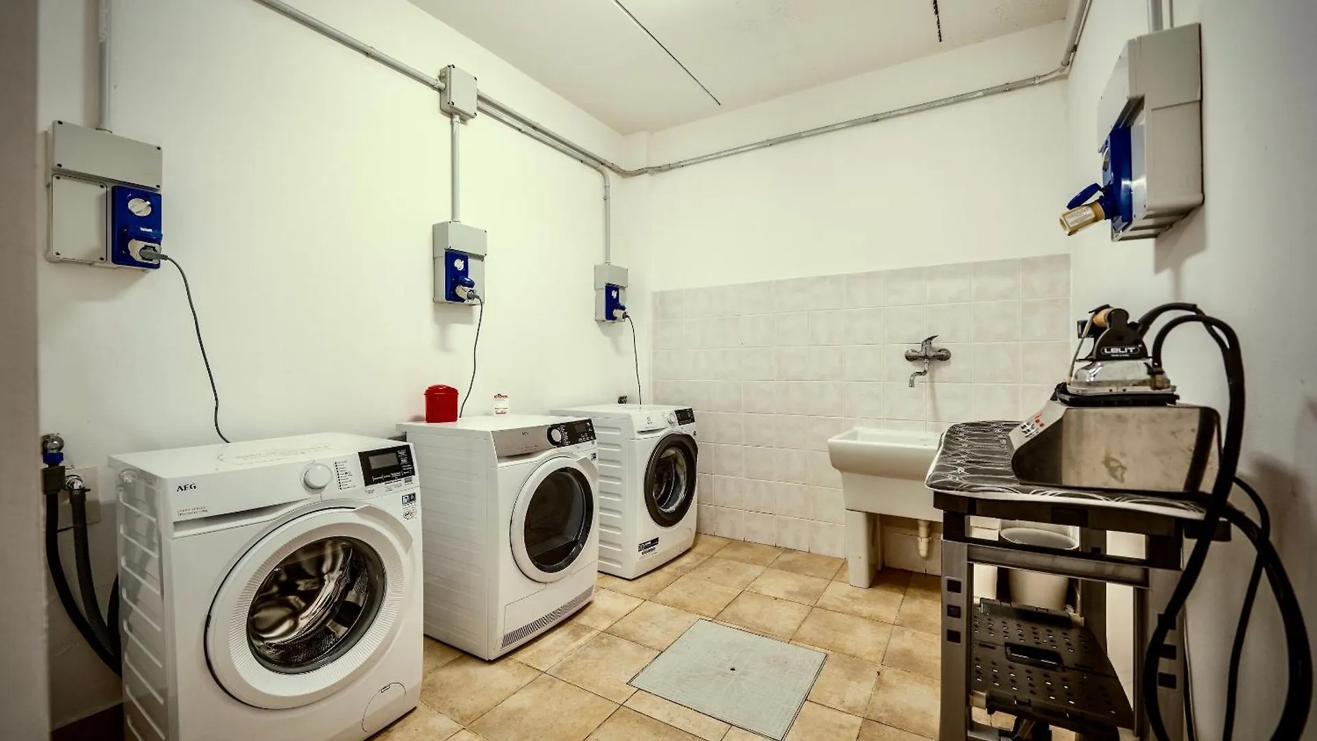 Lägenhetshotell La Giolosa Gardapartments Moniga del Garda