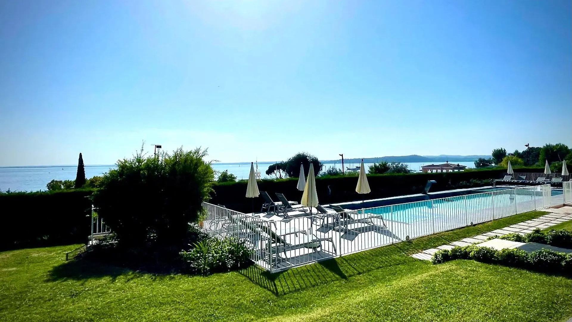 Lägenhetshotell La Giolosa Gardapartments Moniga del Garda